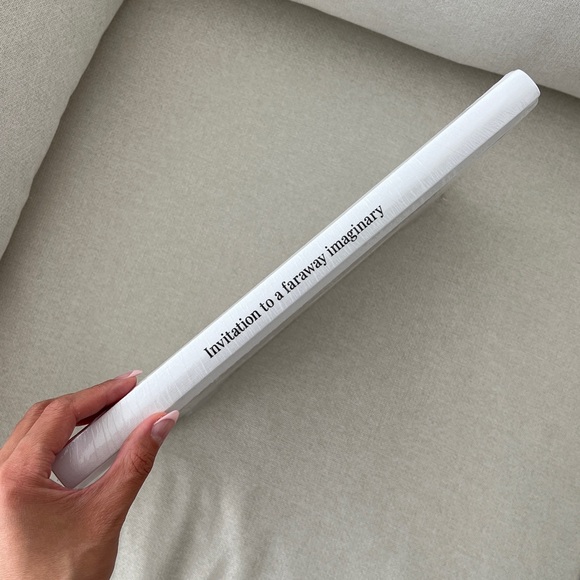 Diptique Coffee Table Book - Picture 3 of 4